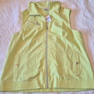 Chico's Zenergy women's size 2 or Large light lime vest air vented back NEW